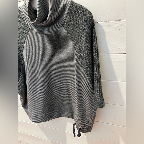 Textured Funnel Neck Pullover – Ruelle. Size xl - Picture 5 of 7